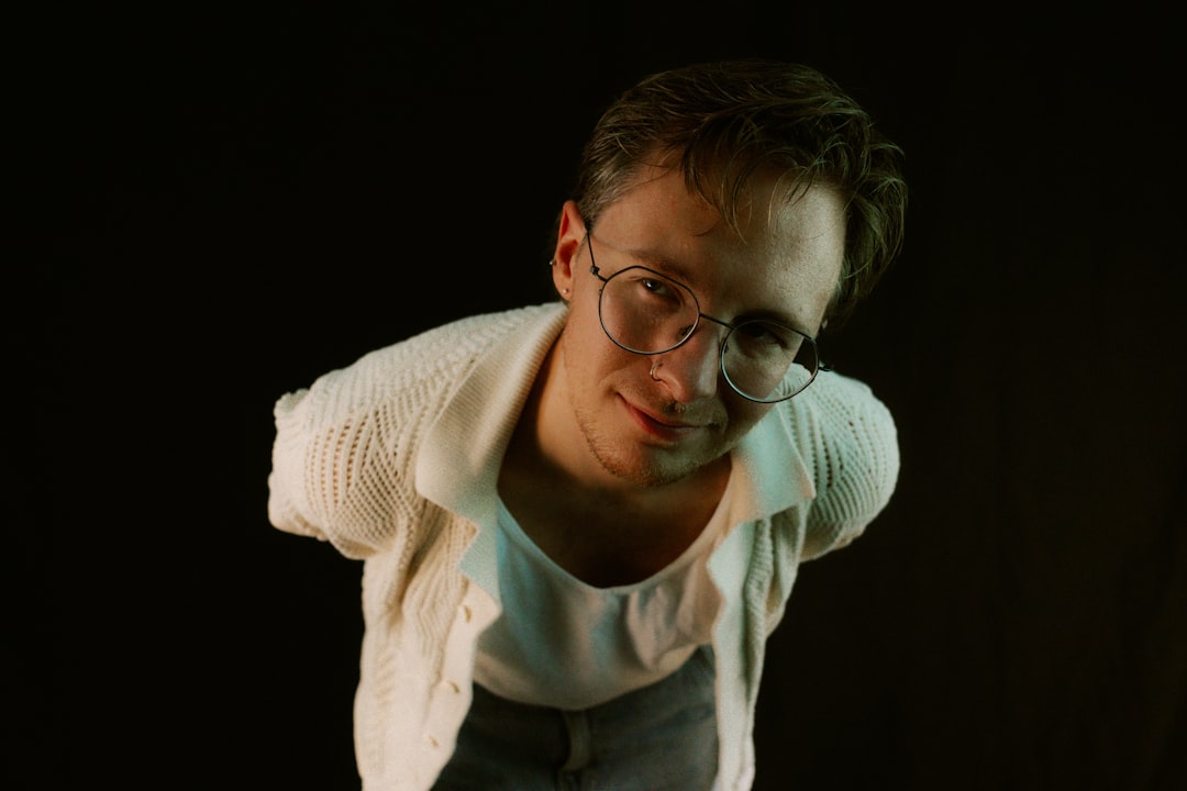 Actor portraying Simon Williams in a scene from Wonder Man