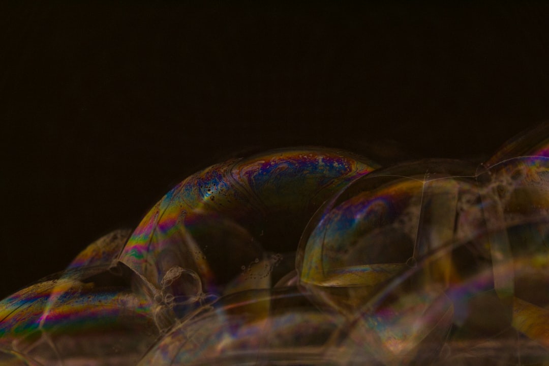 A cuttlefish displaying its polarized light patterns underwater