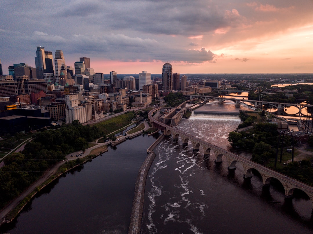 Federal agents in Minneapolis streets, confronting protesters