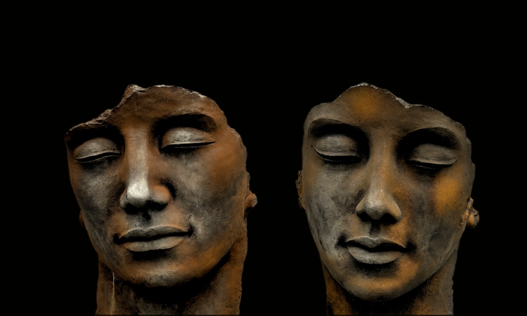 A comparison of facial structures with and without chins