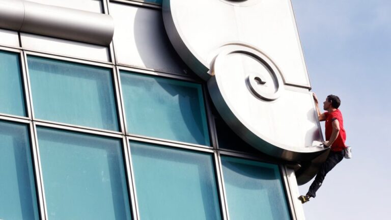 Alex Honnold Climbs Taipei 101 in Stunning Free Solo Feat