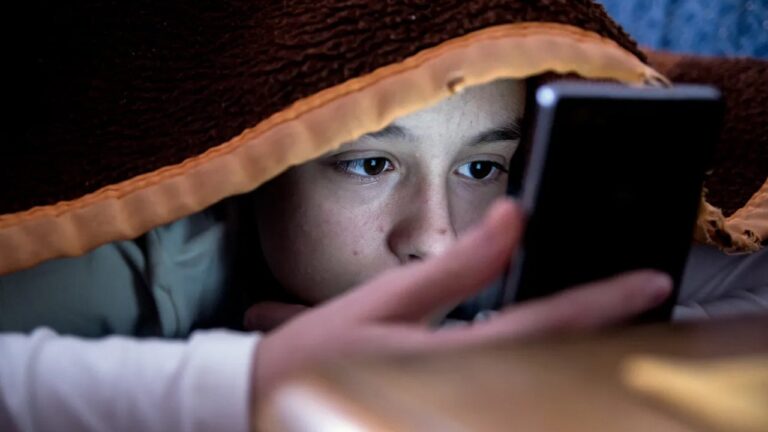 France Bans Social Media for Kids Under 15 to Protect Minds