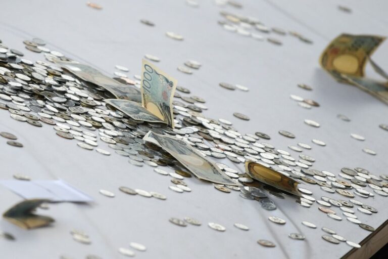 Japan May Intervene to Stabilize Yen With U.S. Support