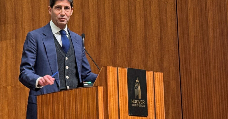 Trump Set to Name Kevin Warsh as New Fed Chair