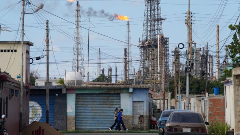 Trump's Venezuela Strategy Echoes Iraq Oil Approach