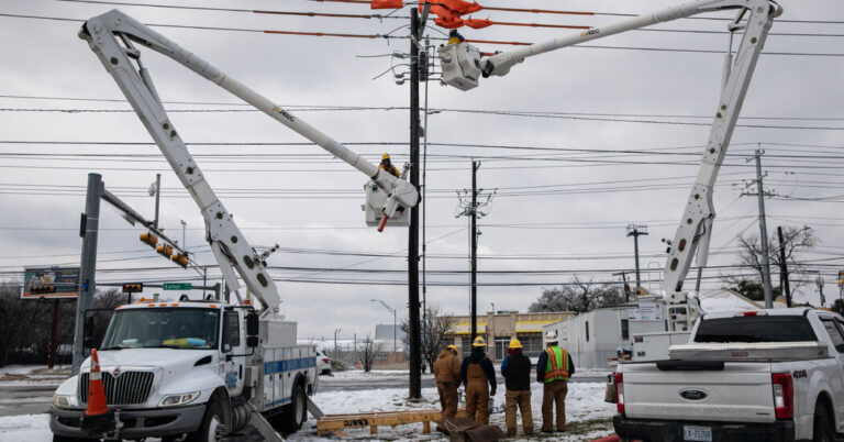 U.S. Power Grid Faces Rising Blackout Risks, Experts Warn