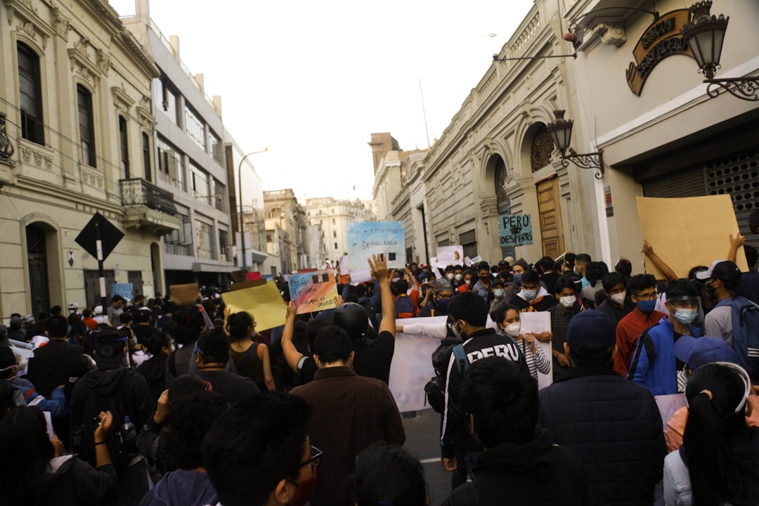 Protestors rallying for and against sanctuary policies